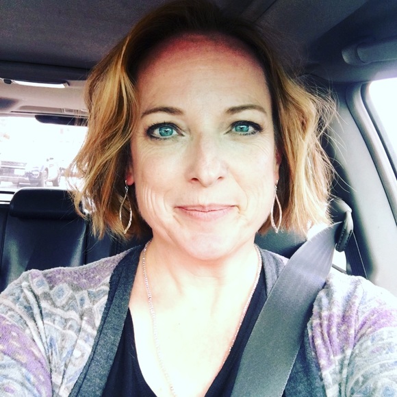 Meet your Posher, Becca - Picture 5 of 8